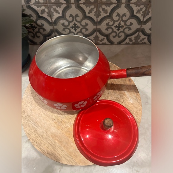VINTAGE MID-CENTURY FONDUE POT- Enamel coated with flower design in Red - Picture 2 of 9